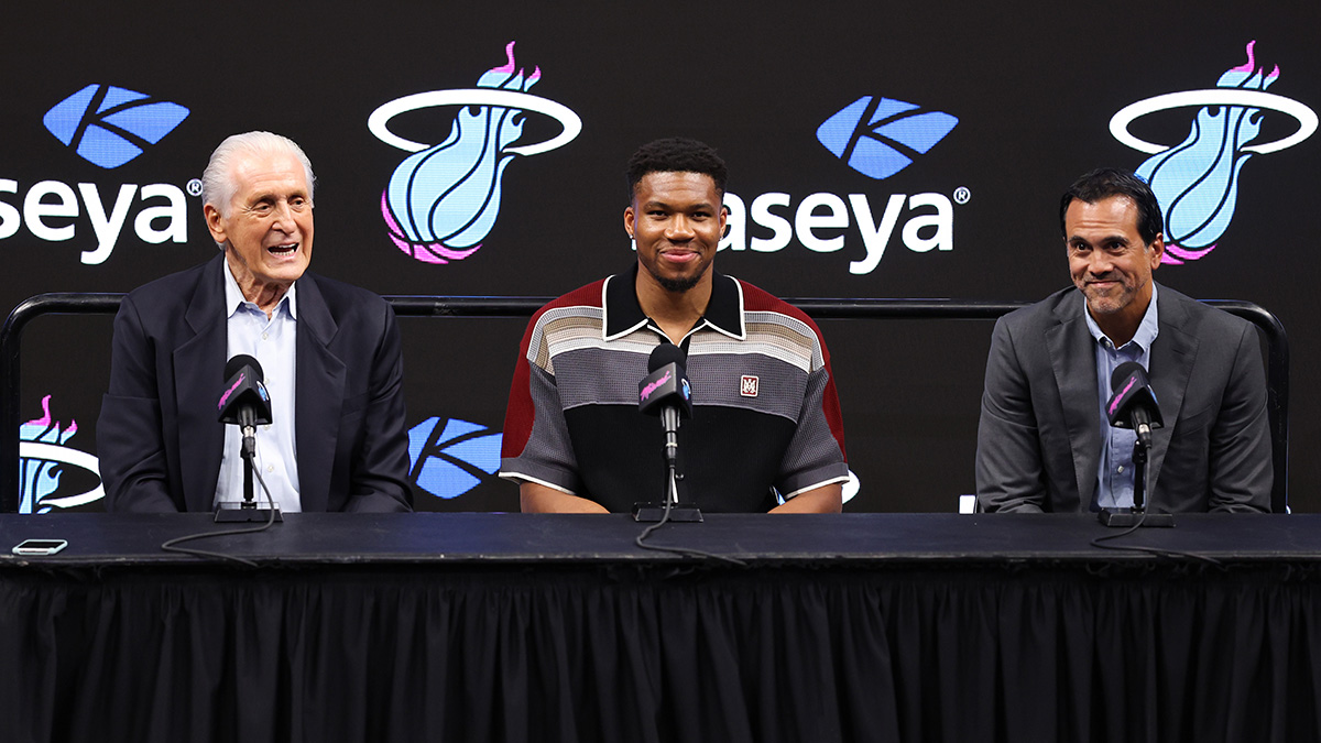 Giannis arrives in Miami, looking to follow Messi’s path to more titles and success 