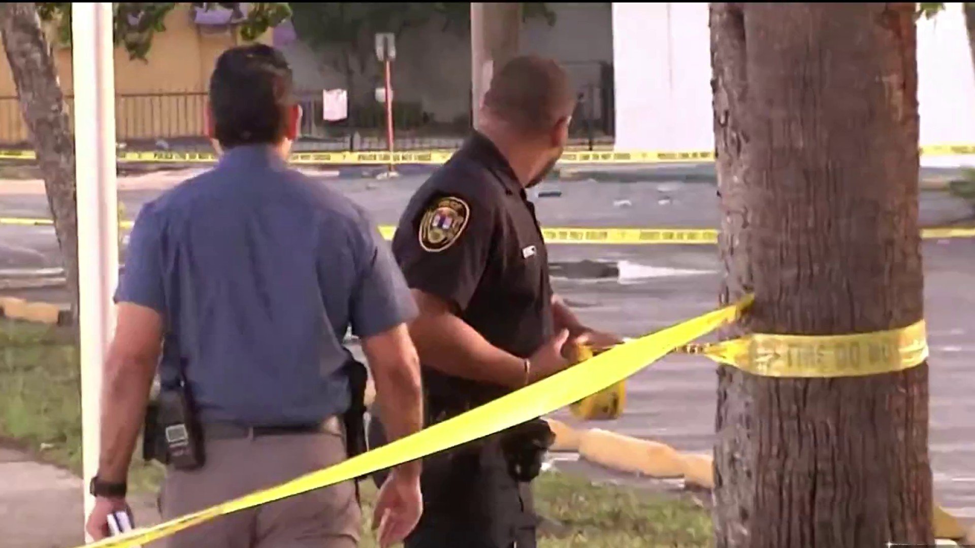Man hospitalized after being shot in the leg at restaurant in North Miami, police say