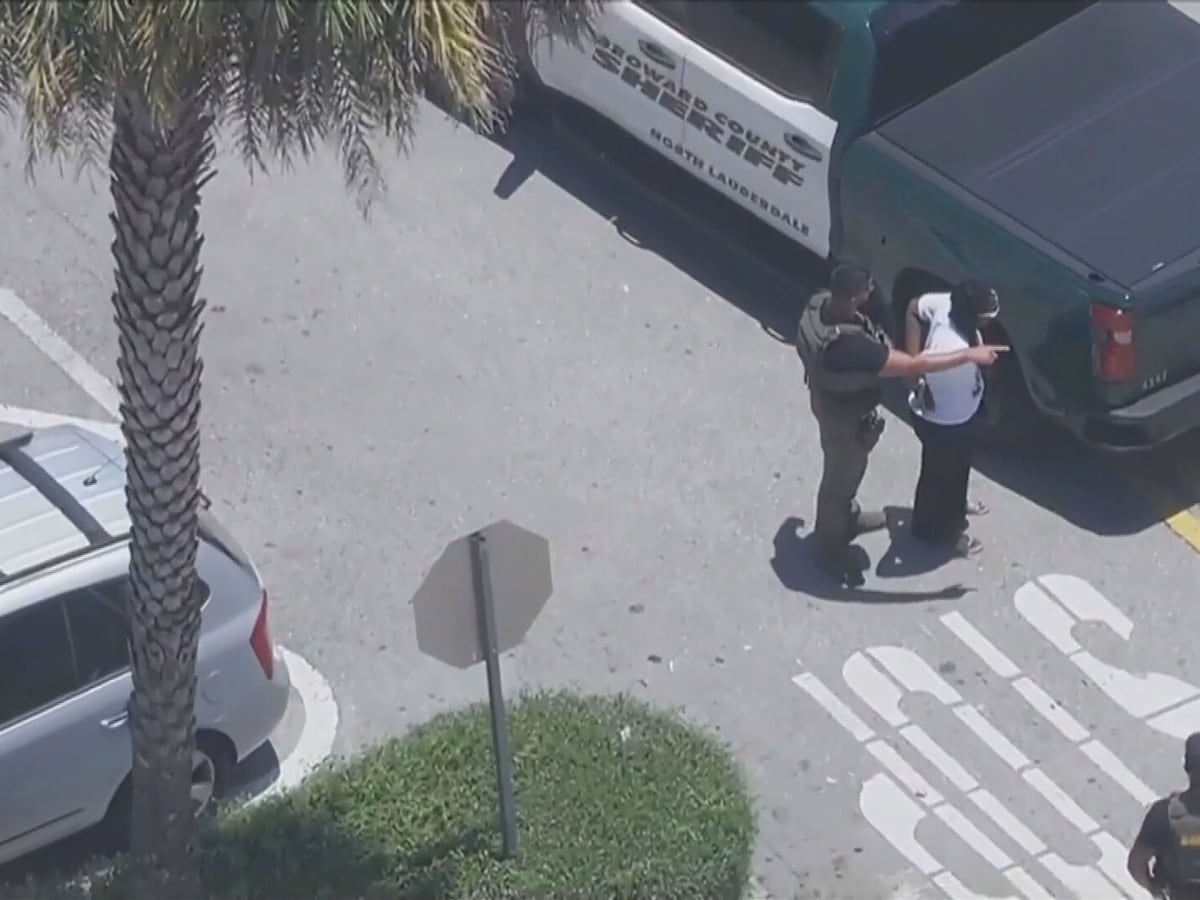 BSO: Hombre muere tras ser baleado por mujer en estacionamiento de Walmart en North Lauderdale