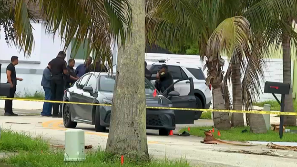 Man arrested after food deliverer fatally shoots robbery suspect in Miami Gardens, cops say 