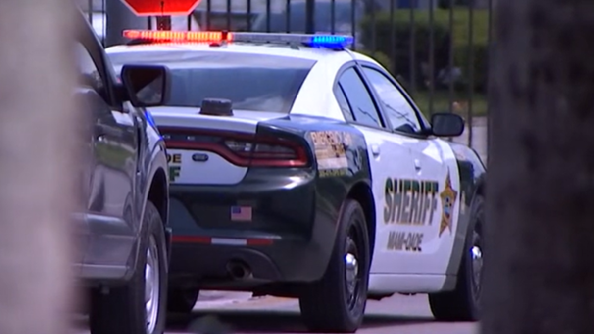 Woman hospitalized after being stabbed, robbed in NW Miami-Dade, deputies say